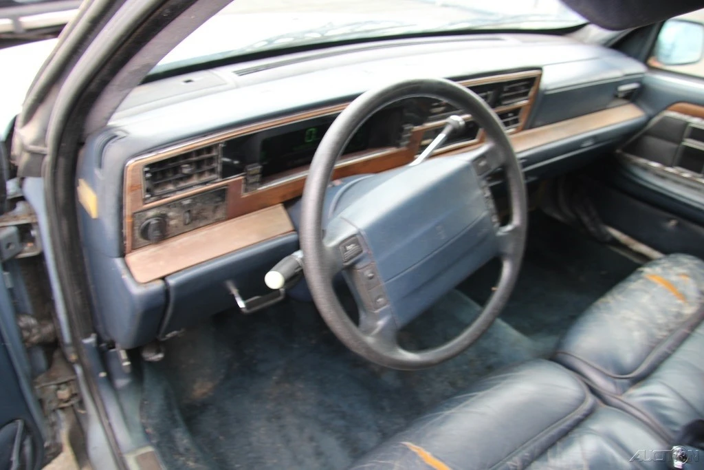 1990 Lincoln Continental 8th Gen - Image 13 of 21