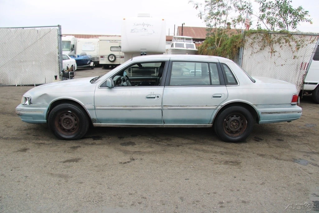 1990 Lincoln Continental 8th Gen - Image 3 of 21