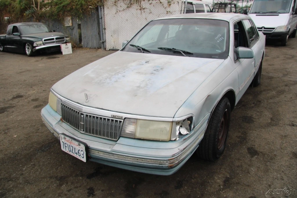 1990 Lincoln Continental 8th Gen - Image 2 of 21