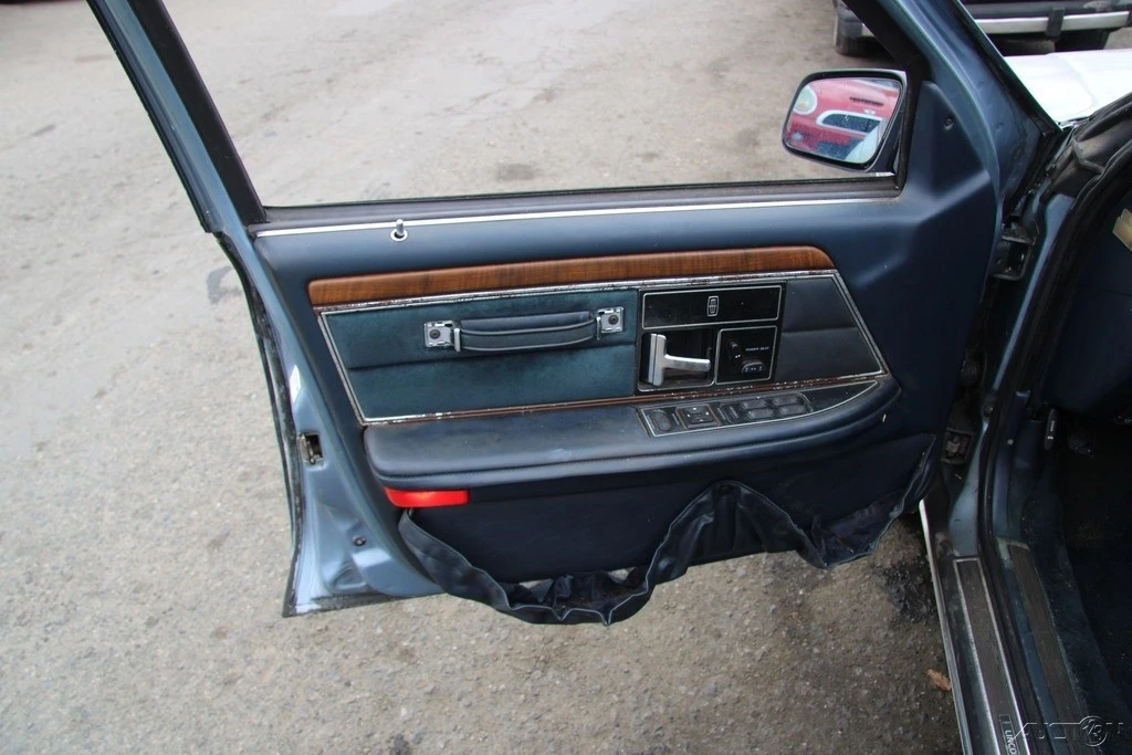 1990 Lincoln Continental 8th Gen - Image 11 of 21