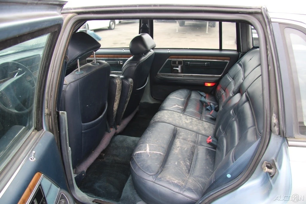 1990 Lincoln Continental 8th Gen - Image 18 of 21