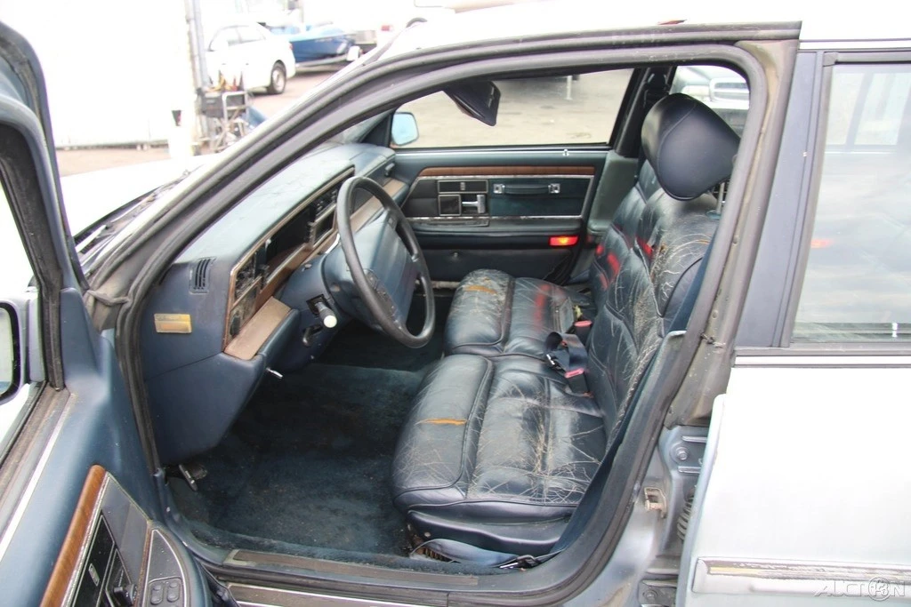 1990 Lincoln Continental 8th Gen - Image 12 of 21