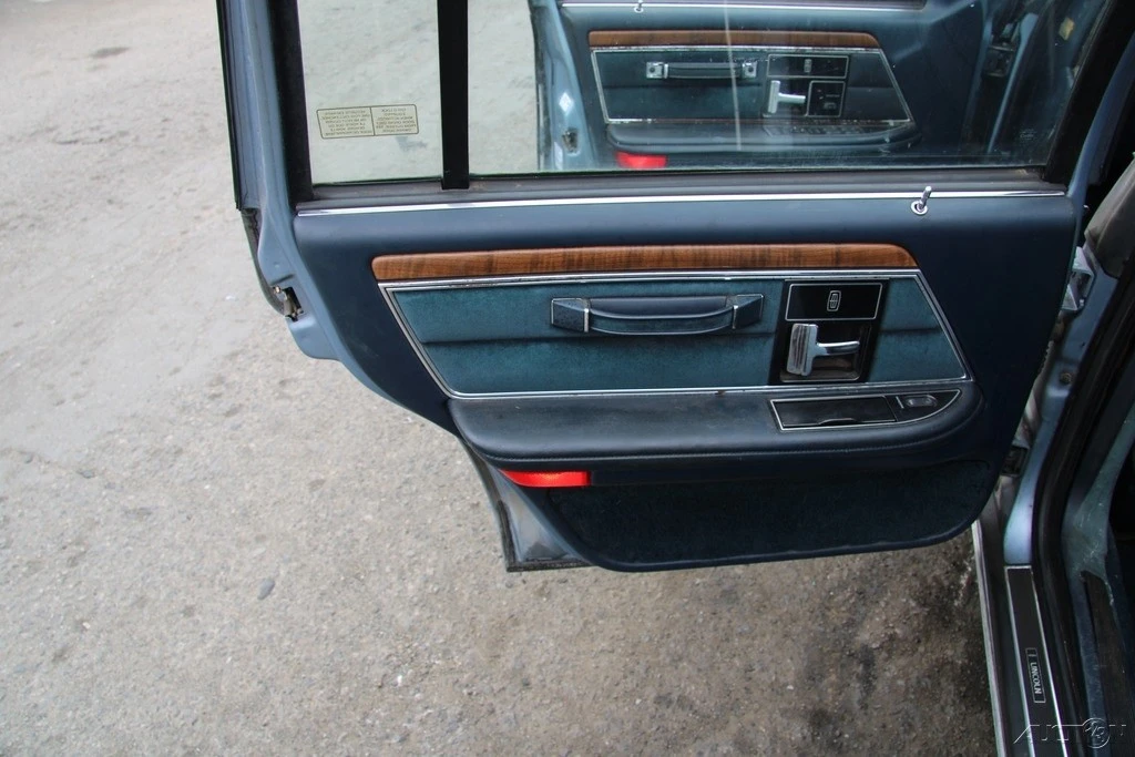 1990 Lincoln Continental 8th Gen - Image 17 of 21