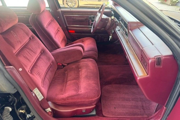 1990 Lincoln Continental 8th Gen - Image 4 of 8