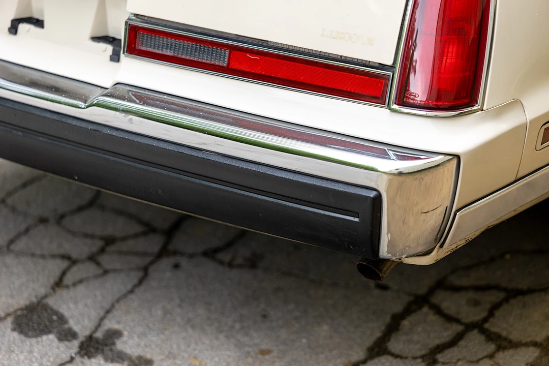 1990 Lincoln Continental Mark VII - Image 23 of 31