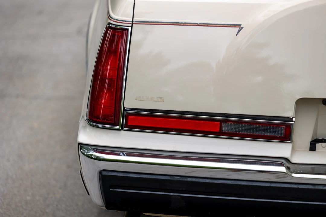 1990 Lincoln Continental Mark VII - Image 30 of 31