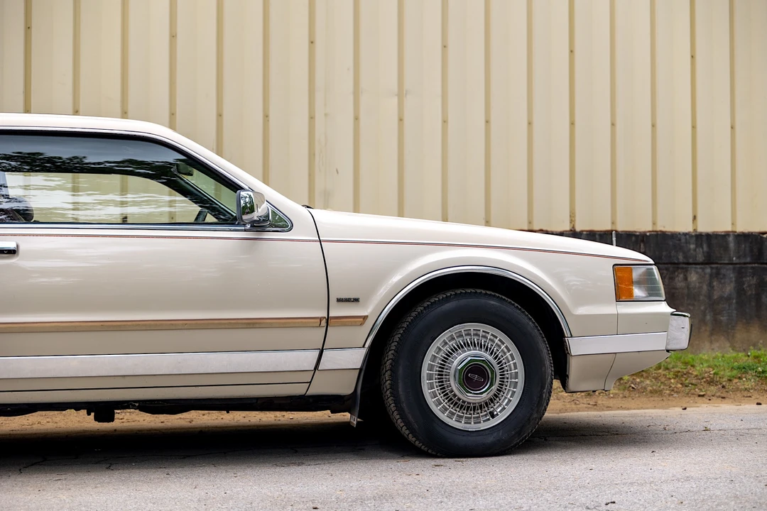 1990 Lincoln Continental Mark VII - Image 12 of 31