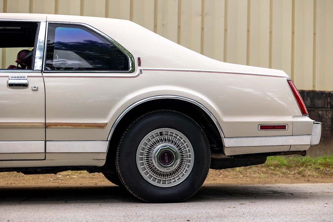1990 Lincoln Continental Mark VII - Image 14 of 31