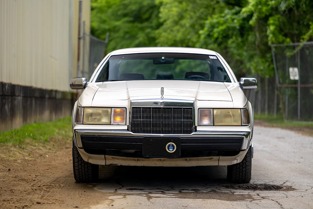 1990 Lincoln Continental Mark VII - Image 9 of 31