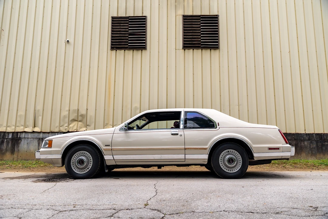 1990 Lincoln Continental Mark VII - Image 8 of 31