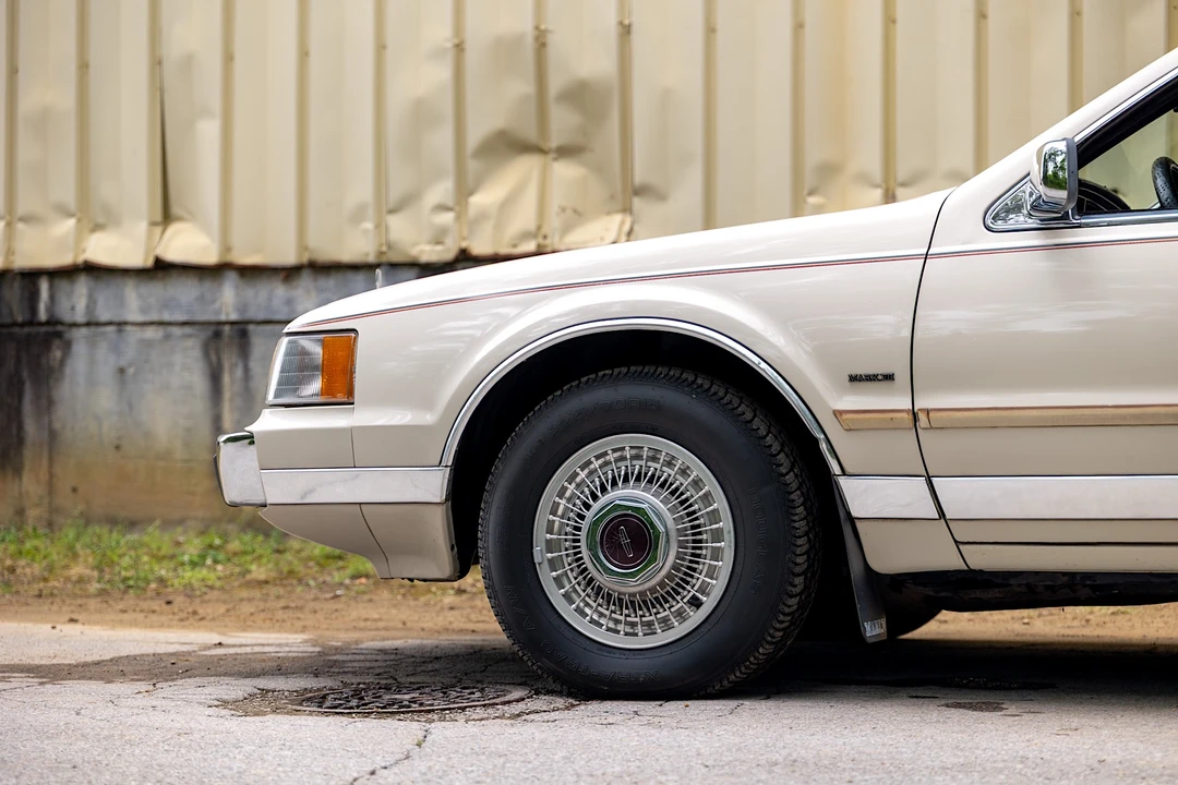 1990 Lincoln Continental Mark VII - Image 13 of 31