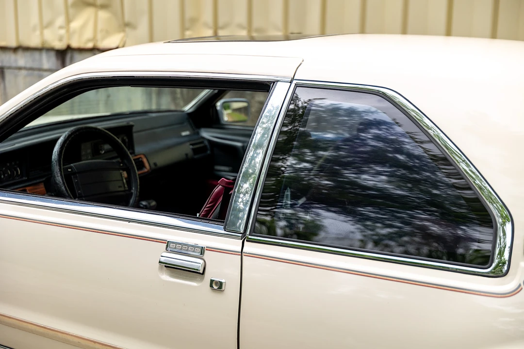 1990 Lincoln Continental Mark VII - Image 15 of 31