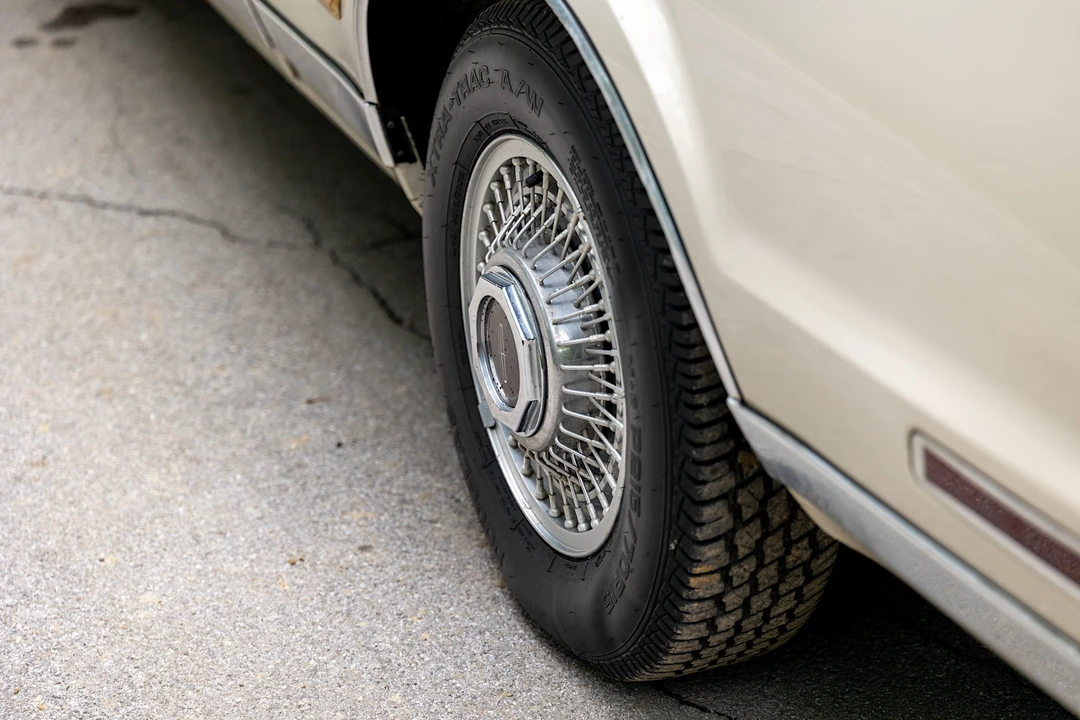 1990 Lincoln Continental Mark VII - Image 27 of 31