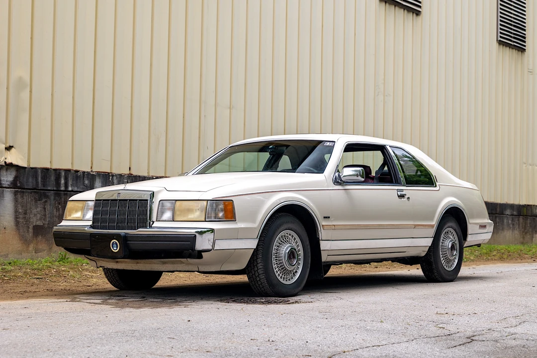 1990 Lincoln Continental Mark VII - Image 4 of 31