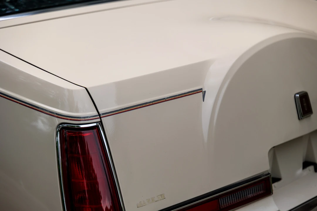 1990 Lincoln Continental Mark VII - Image 29 of 31