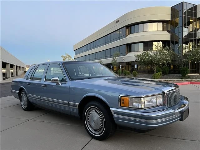 1990 Lincoln Town Car - Image 11 of 12