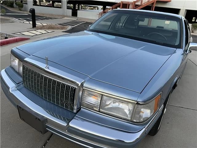 1990 Lincoln Town Car - Image 9 of 12