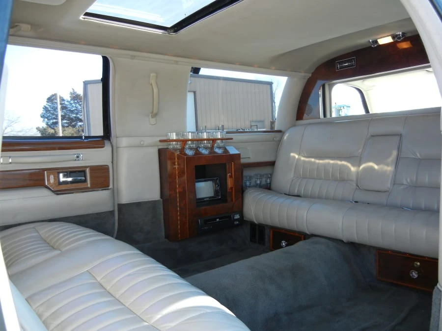 1990 Lincoln Town Car - Image 5 of 8