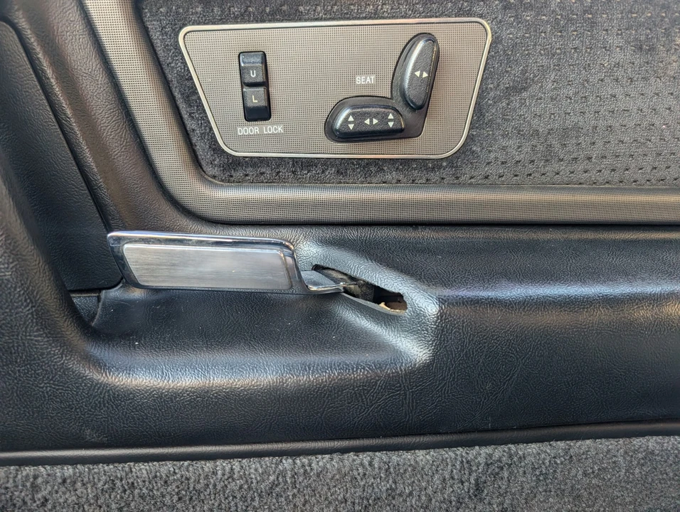 1990 Lincoln Continental Mark VII - Image 16 of 21