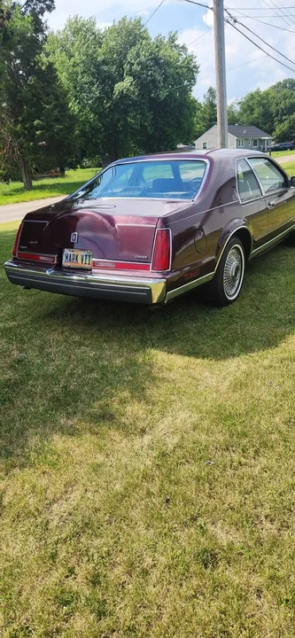 1990 Lincoln Continental Mark VII - Image 9 of 10