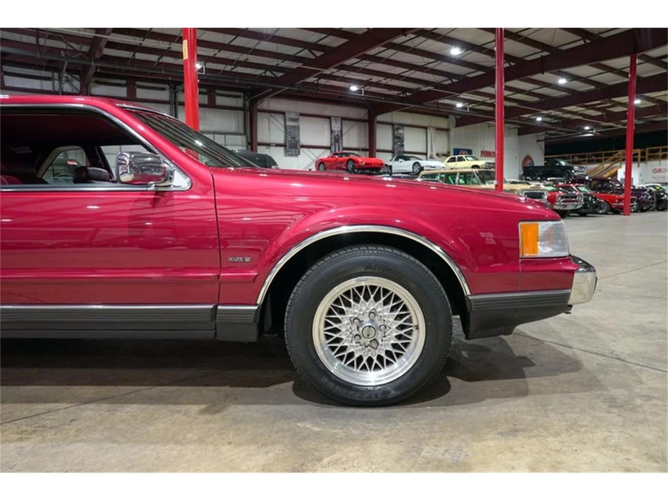 1990 Lincoln Continental Mark VII - Image 11 of 31