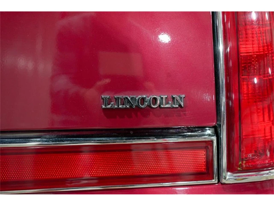 1990 Lincoln Continental Mark VII - Image 27 of 31