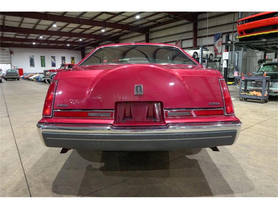 1990 Lincoln Continental Mark VII - Image 7 of 31