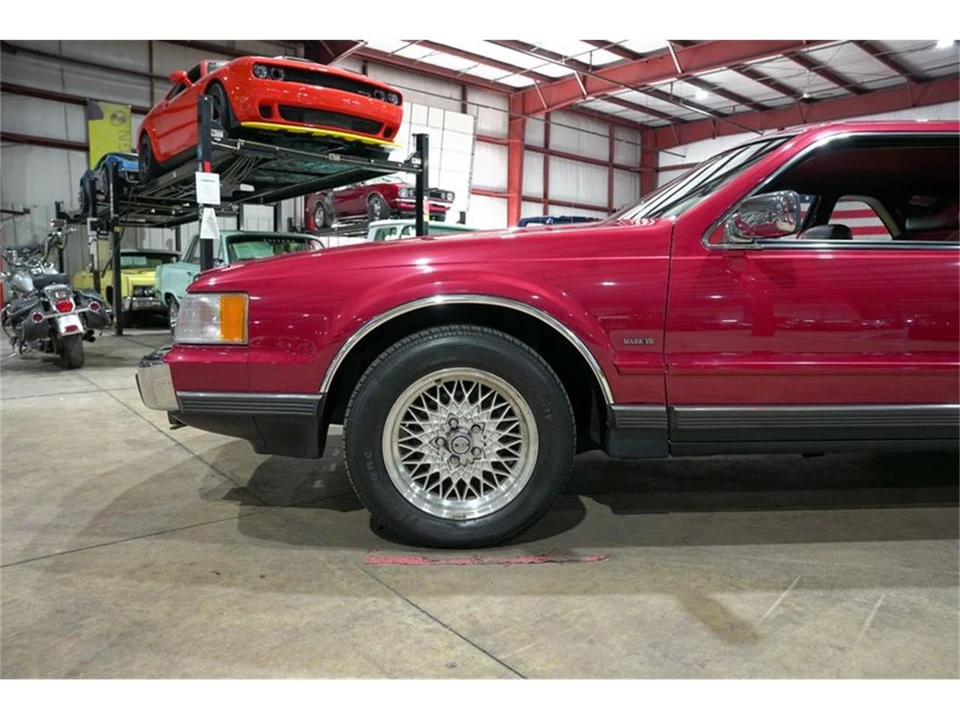 1990 Lincoln Continental Mark VII - Image 3 of 31
