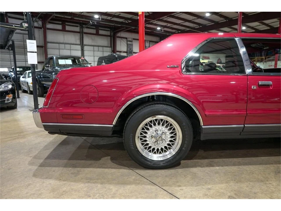 1990 Lincoln Continental Mark VII - Image 9 of 31