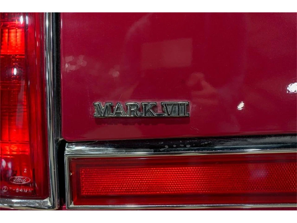 1990 Lincoln Continental Mark VII - Image 25 of 31