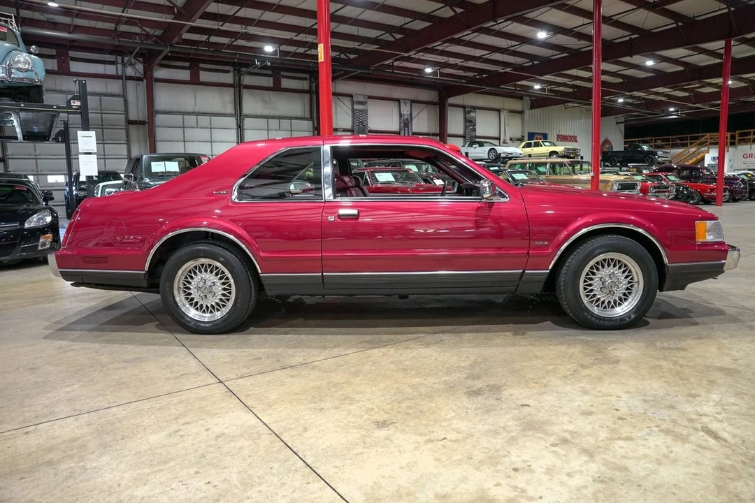 1990 Lincoln Continental Mark VII - Image 10 of 31