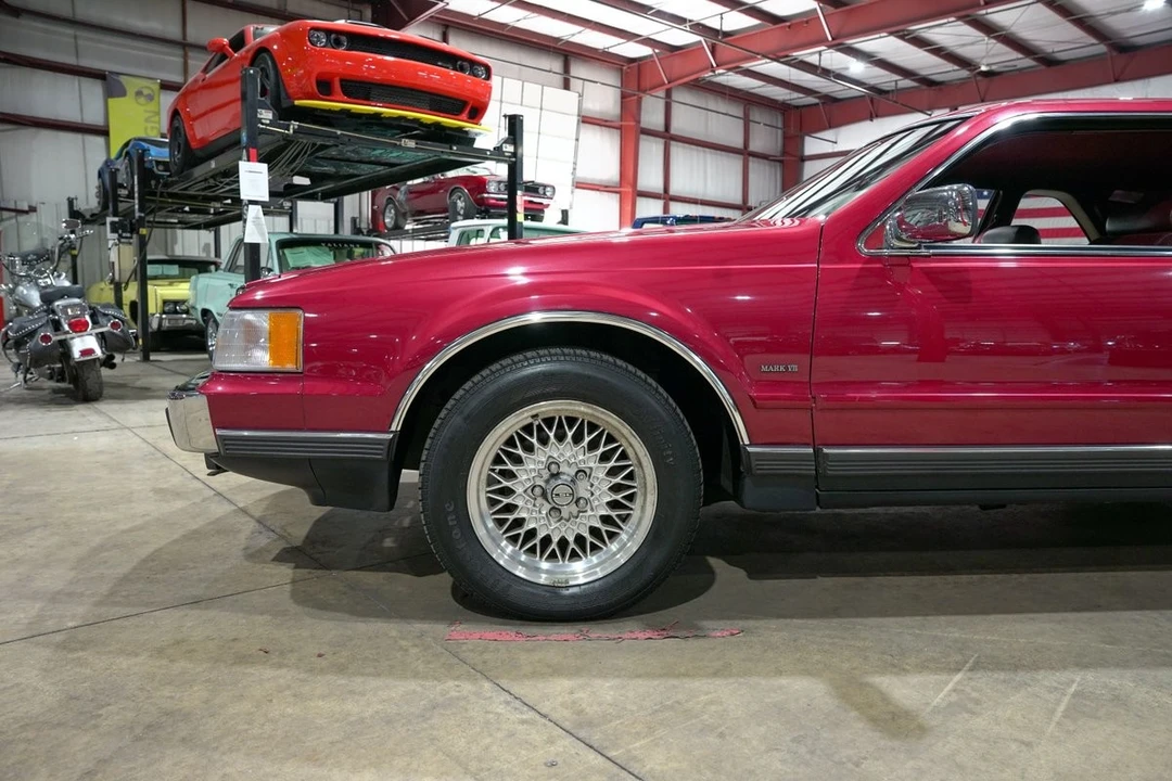 1990 Lincoln Continental Mark VII - Image 3 of 31