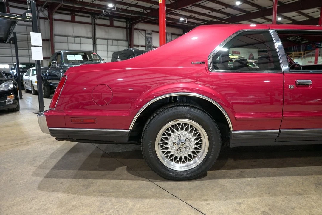1990 Lincoln Continental Mark VII - Image 9 of 31