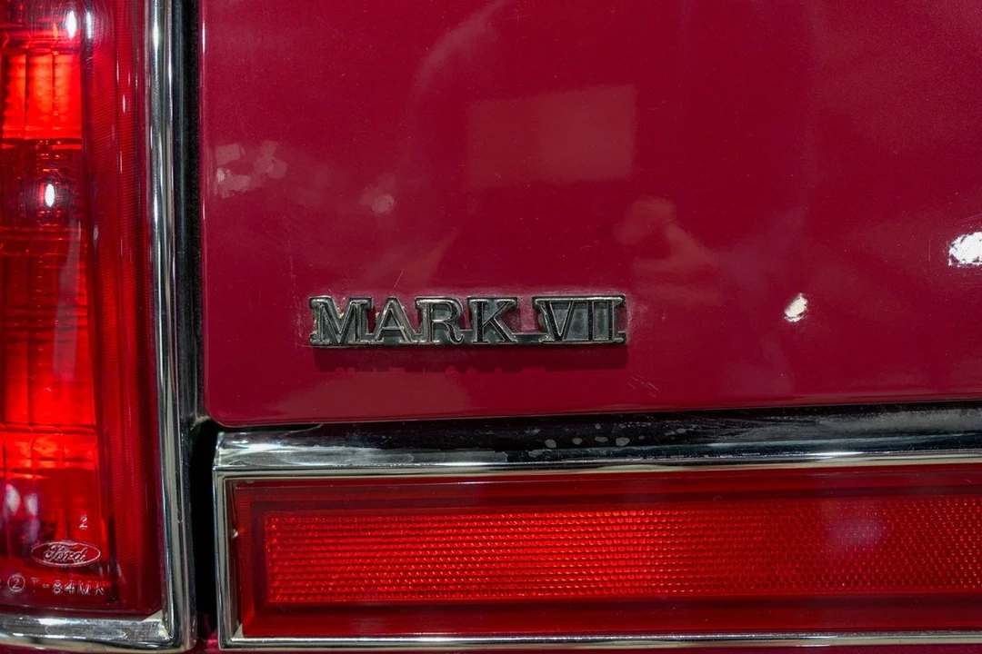 1990 Lincoln Continental Mark VII - Image 25 of 31