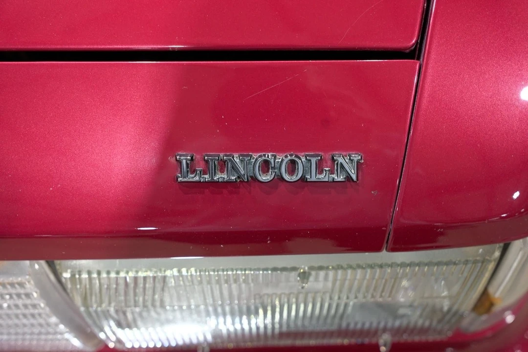 1990 Lincoln Continental Mark VII - Image 22 of 31