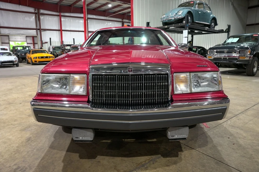 1990 Lincoln Continental Mark VII - Image 13 of 31