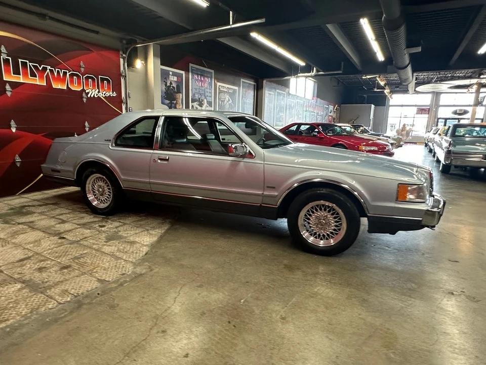 1990 Lincoln Continental Mark VII - Image 10 of 31