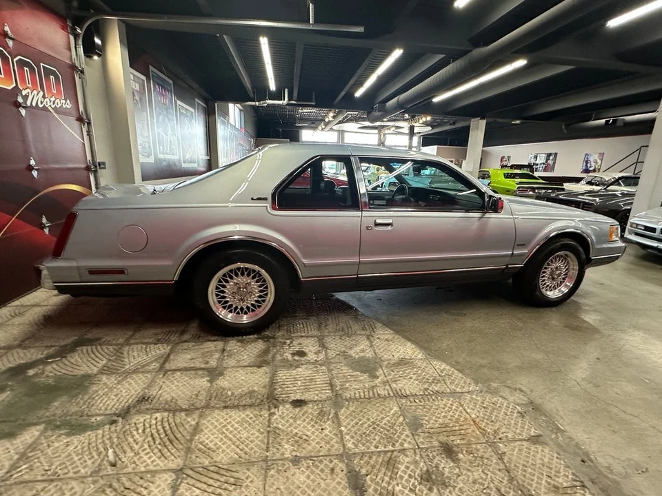 1990 Lincoln Continental Mark VII - Image 13 of 31