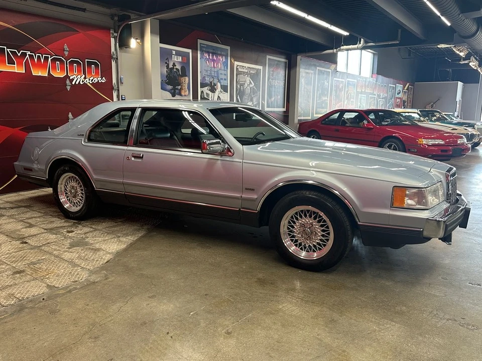 1990 Lincoln Continental Mark VII - Image 9 of 31