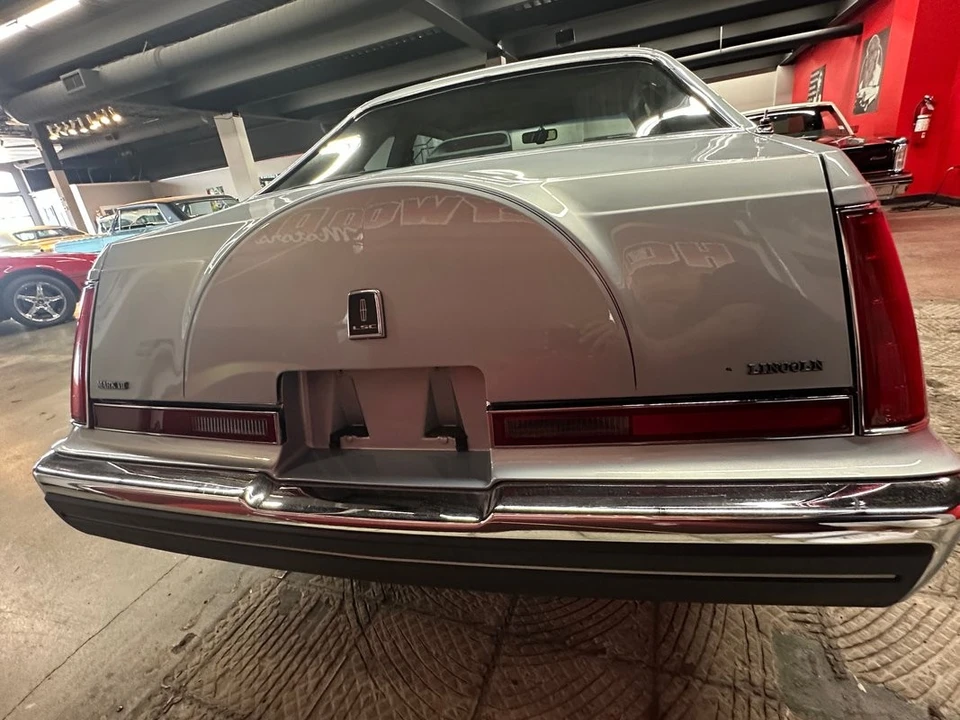 1990 Lincoln Continental Mark VII - Image 20 of 31