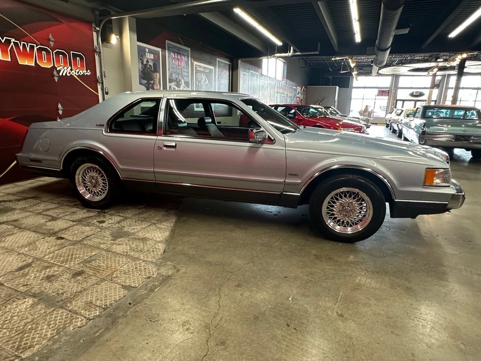 1990 Lincoln Continental Mark VII - Image 11 of 31