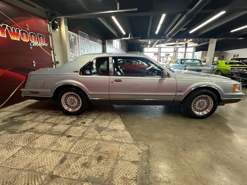 1990 Lincoln Continental Mark VII - Image 12 of 31