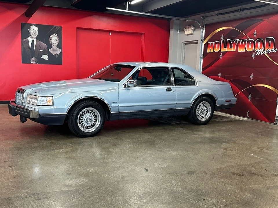 1990 Lincoln Continental Mark VII - Image 2 of 31