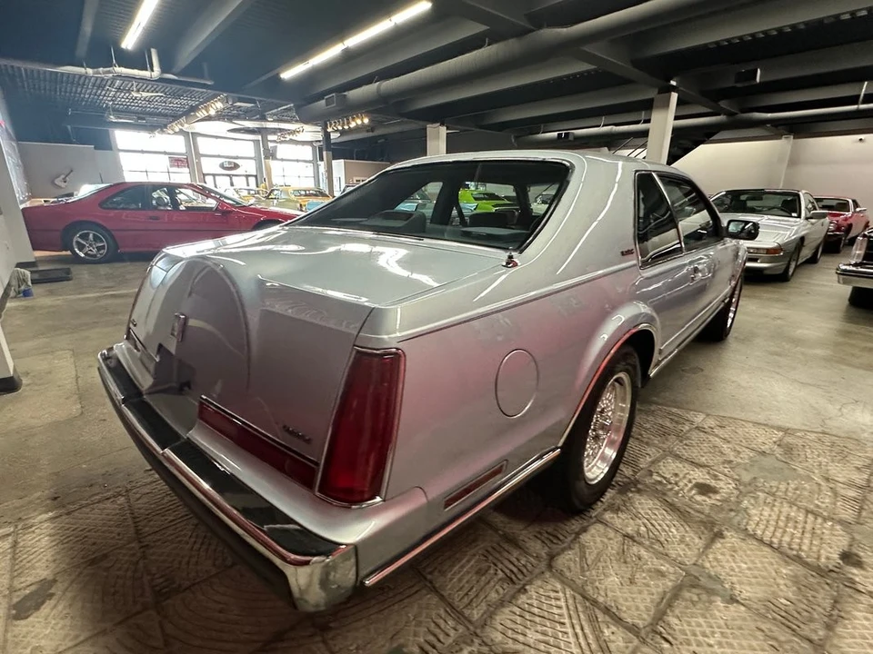 1990 Lincoln Continental Mark VII - Image 17 of 31