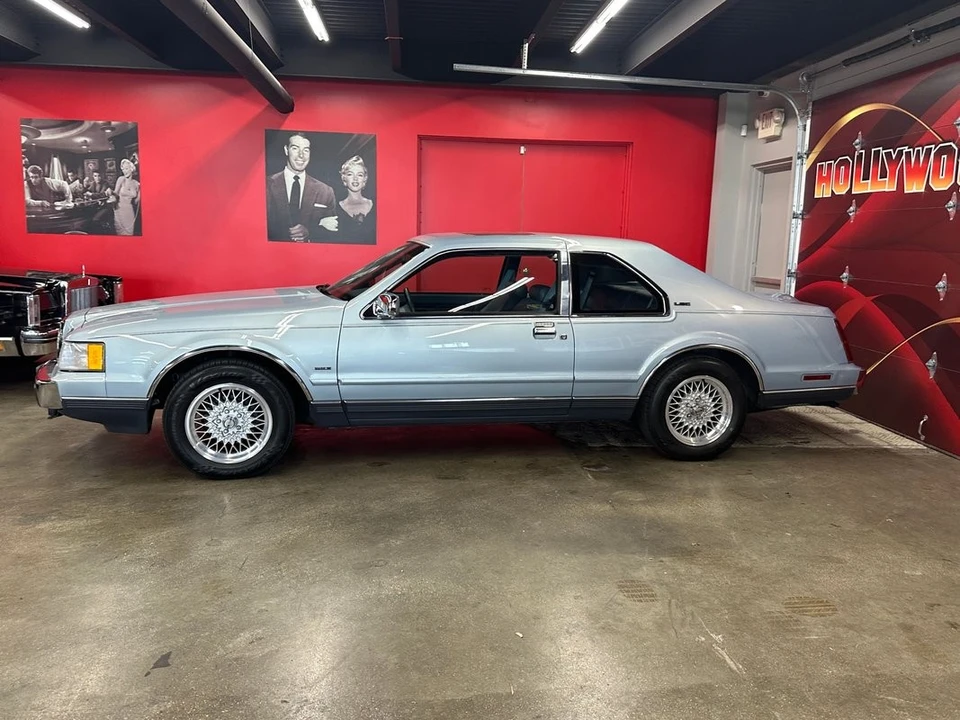 1990 Lincoln Continental Mark VII - Image 24 of 31