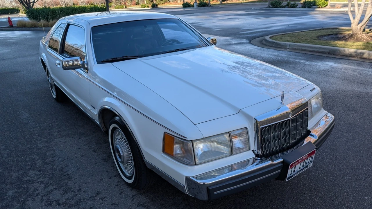 1990 Lincoln Continental Mark VII - Image 17 of 21