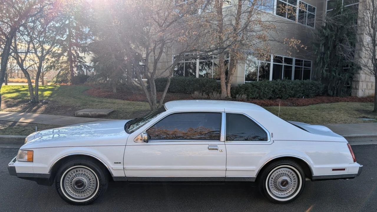 1990 Lincoln Continental Mark VII - Image 11 of 21