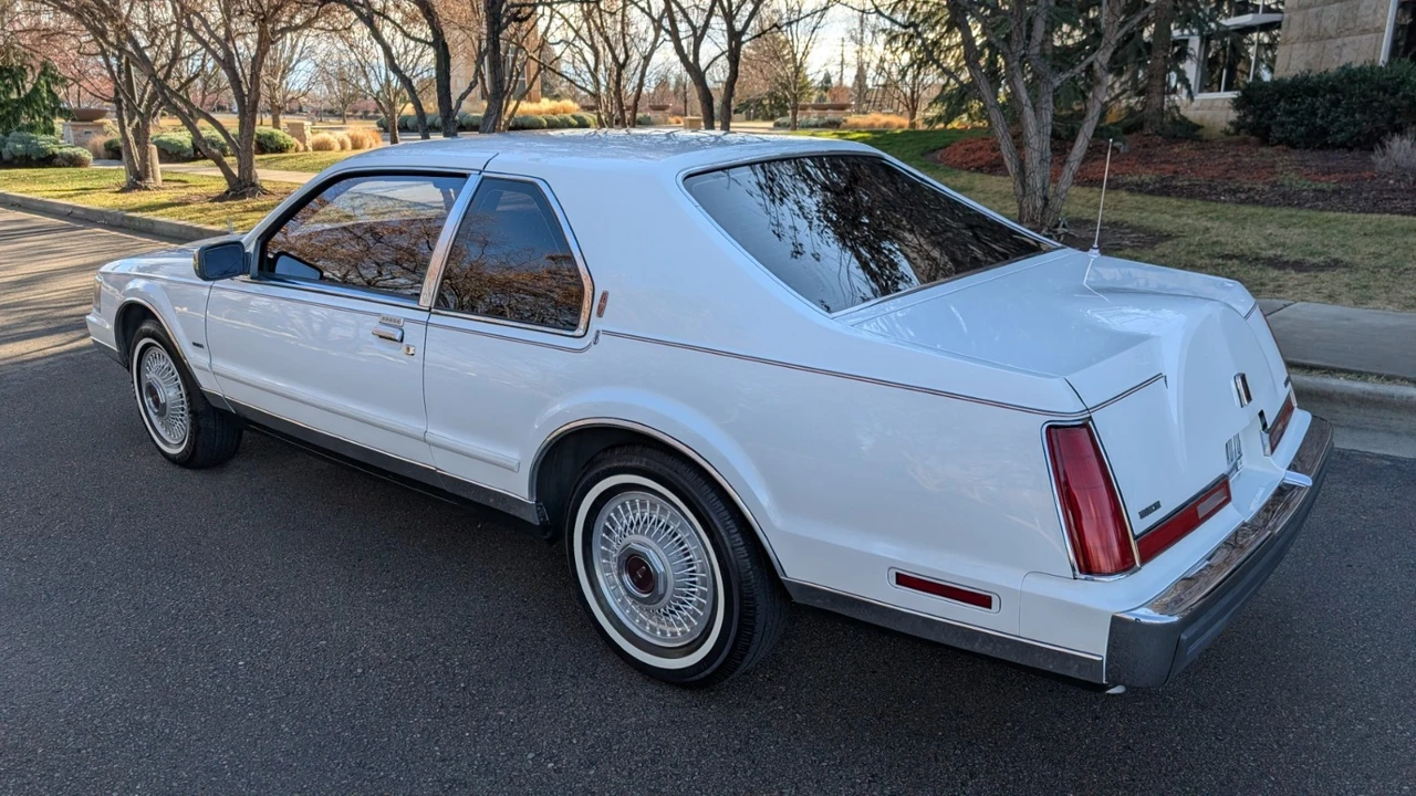 1990 Lincoln Continental Mark VII - Image 9 of 21