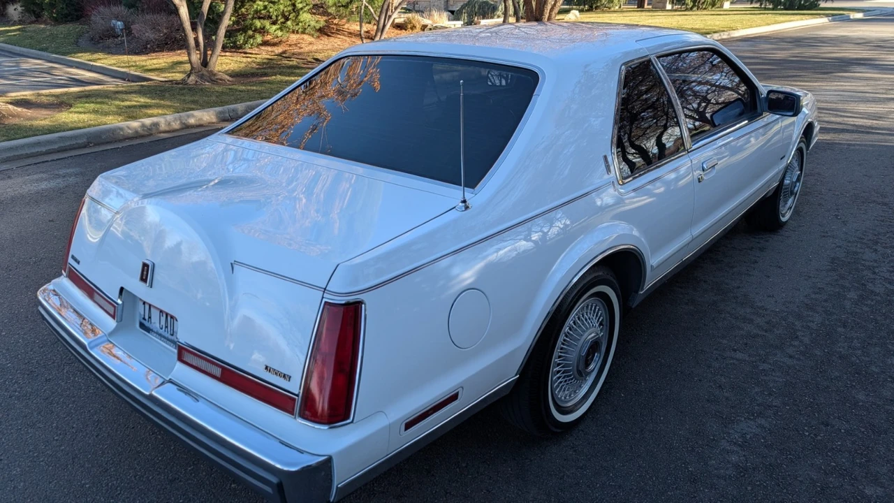 1990 Lincoln Continental Mark VII - Image 4 of 21