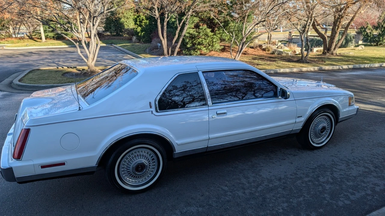 1990 Lincoln Continental Mark VII - Image 3 of 21